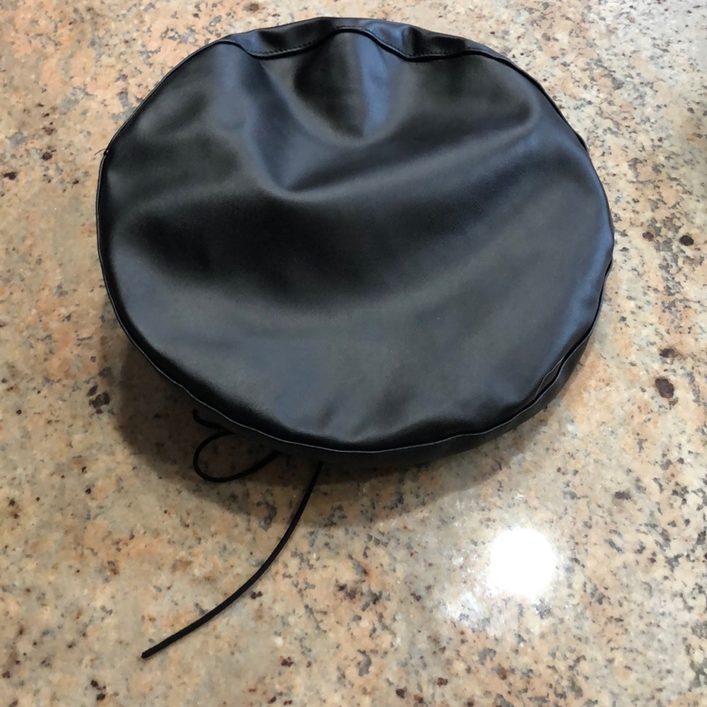 Free People Vegan Leather Adjustable Tie Beret Hat - Picture 3 of 3